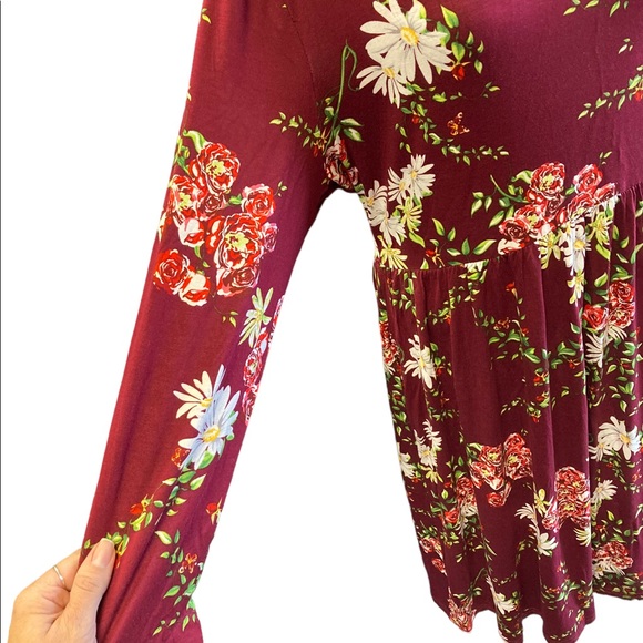 Poseshe Floral Maxi Dress - Picture 4 of 10